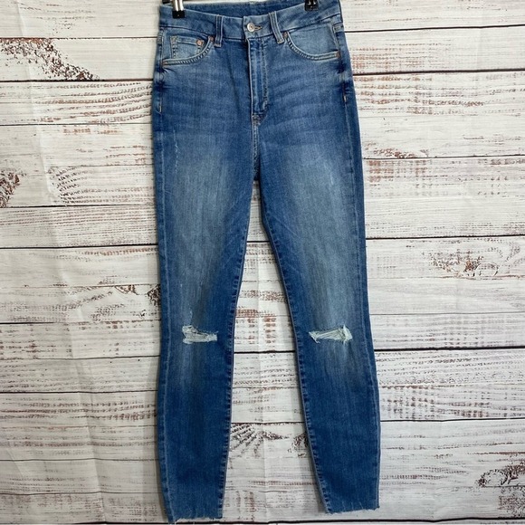 &DENIM H&M RIPPED SUPER SKINNY SIZE 26 RAW HEM DENIM‎ JEANS - Picture 1 of 8